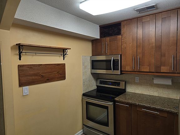 4th image of 555 Russell Rd APT J65