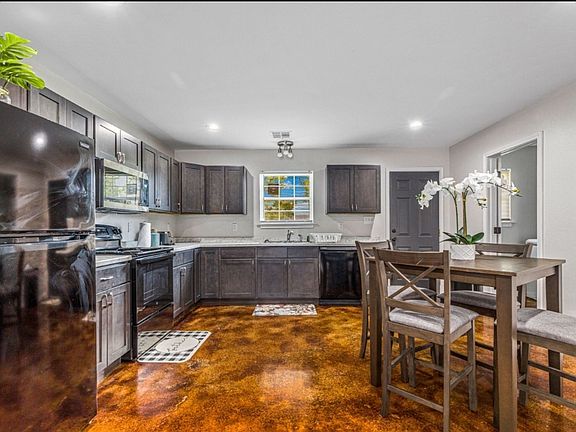 5th image of 618 Lebato St