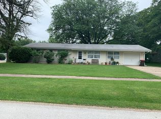 407 W Webster St, Clinton, IL 61727