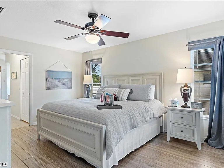 4810 SW 25th Pl — Photo 11