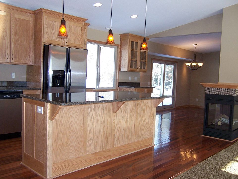 Wow! SS App,Granite Counters and Loads of Lighting!