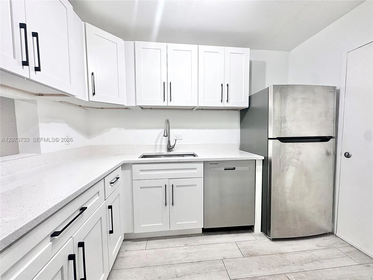 Dadeland Grove Condo — Photo 2