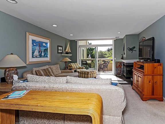4th image of 181 Hyannis Ct