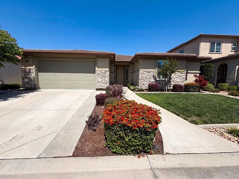3935 Deergrass Cir — Photo 1