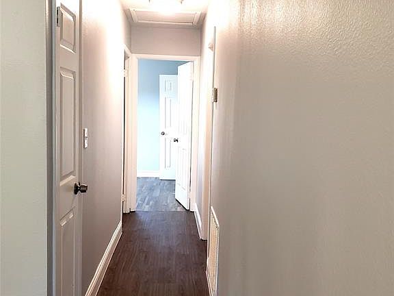 4th image of 1005 Woodcrest Dr