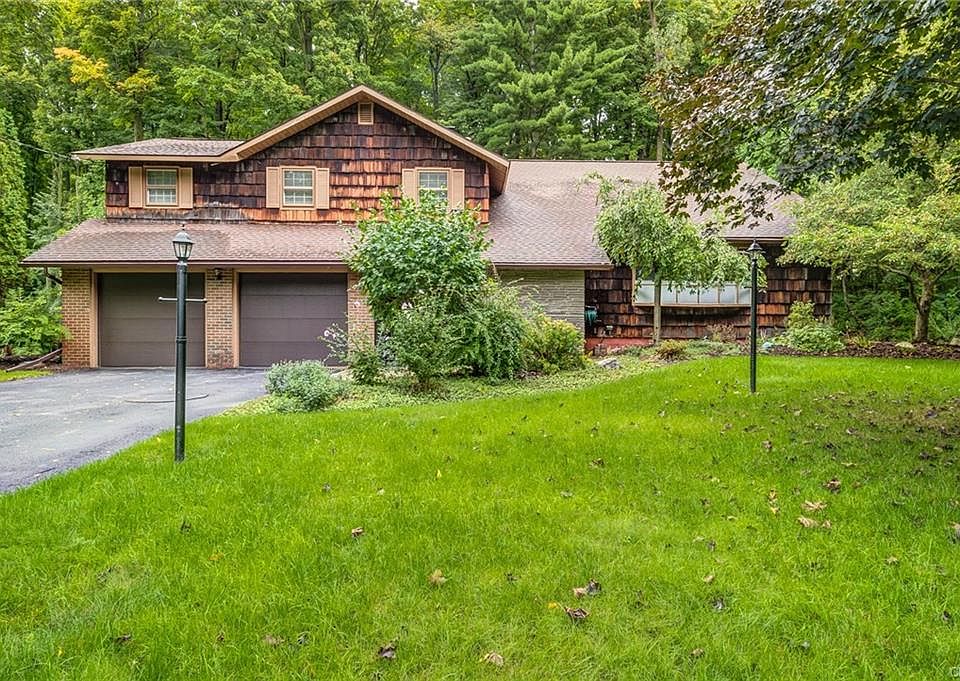 1st image of 209 Windcrest Dr