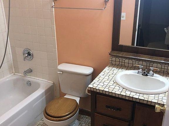 5th image of 1574 Quaker Ln Unit 172-B