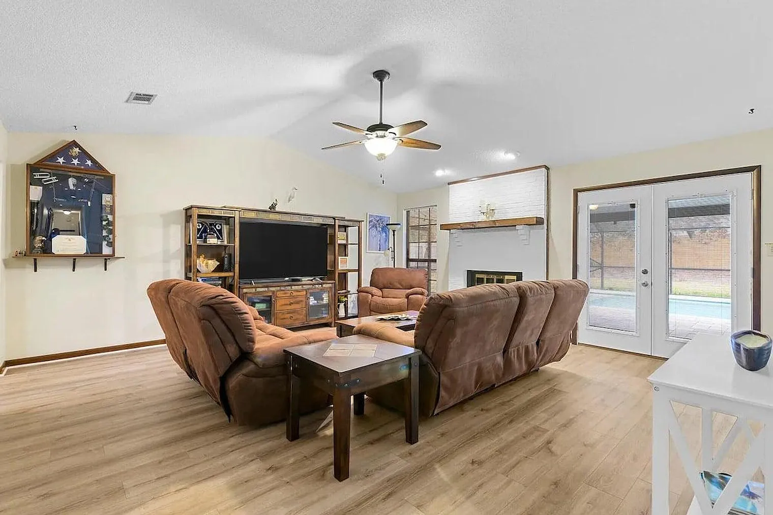 4 bed, 2.0 bath, 1808 sqft, $3,326 — Photo 1