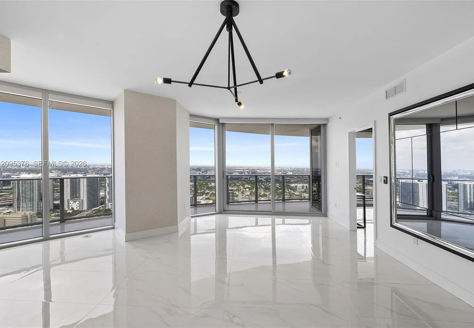 Aria On The Bay Condo — Photo 3