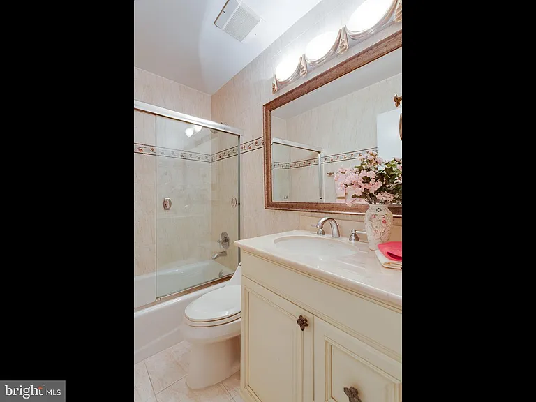 10522 Brevity Dr — Photo 16