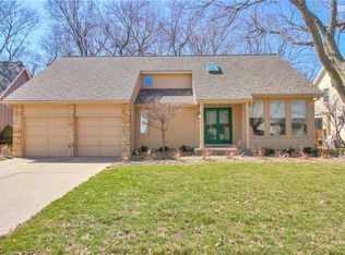 3914 NE Woodridge Dr, Lees Summit, MO 64064