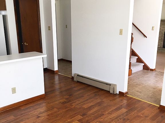 3rd image of 49 Welwyn Cir