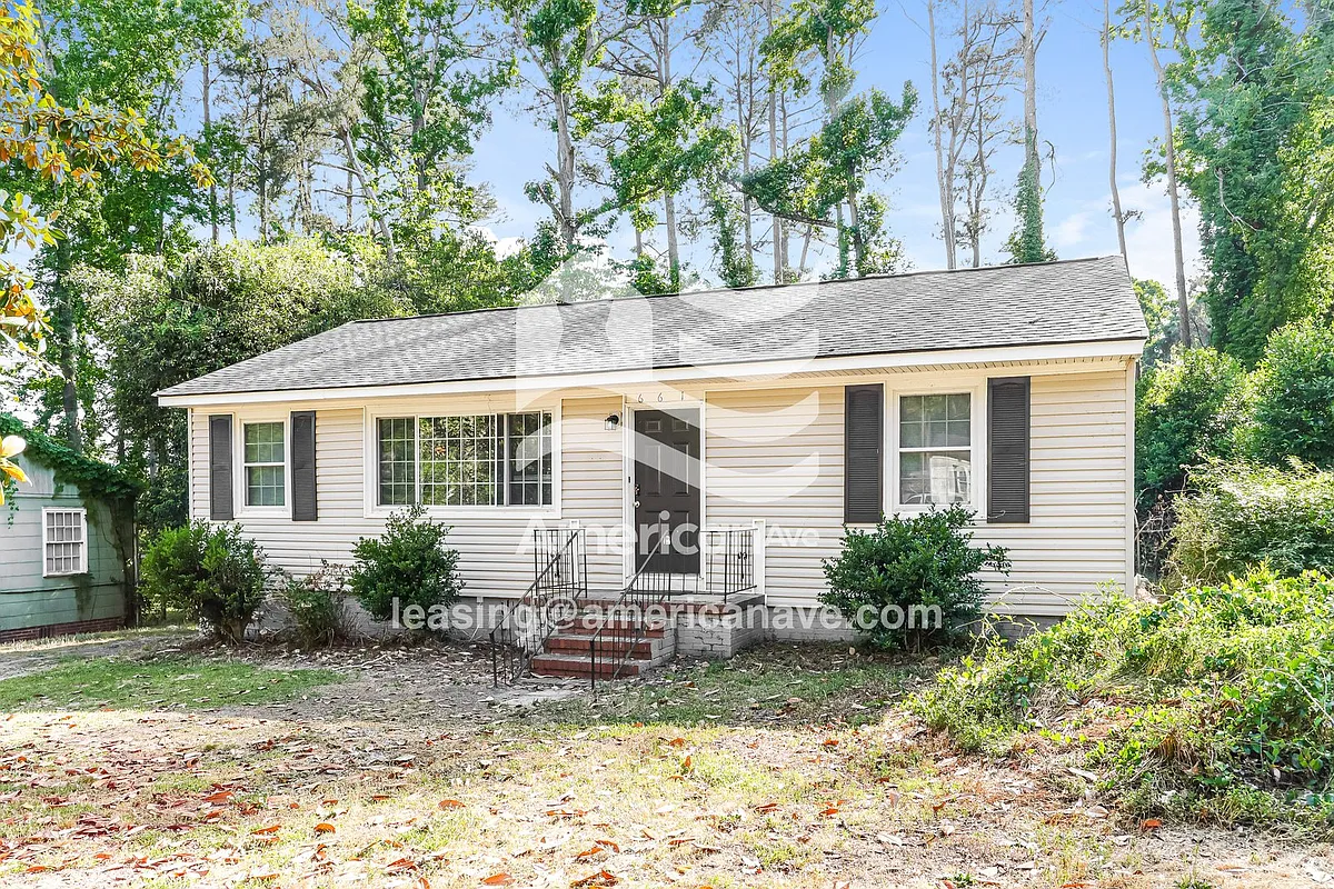 1165136_002_front_view_2.jpg - 661 Lorraine Dr