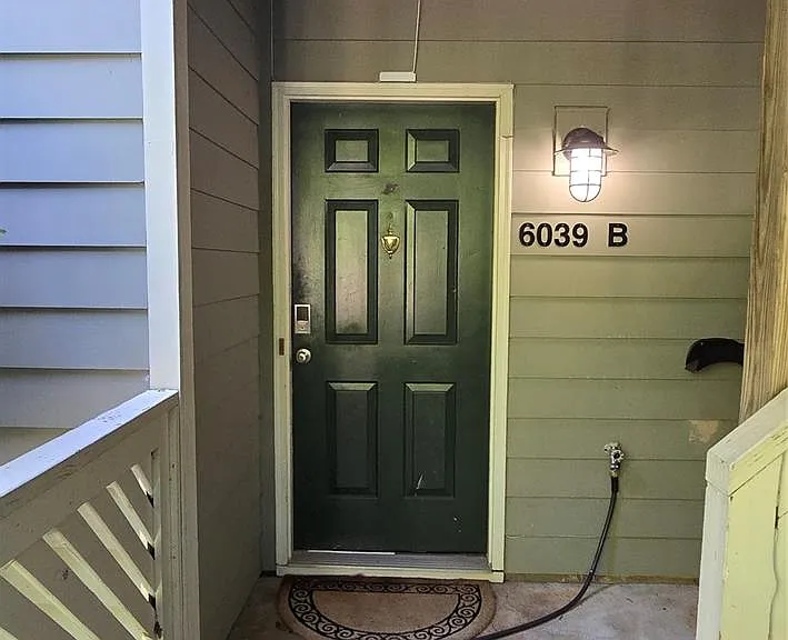 6039 Gray Gate Ln #B — Photo 3
