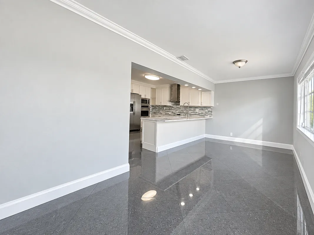 2 bed, 2.0 bath, 1350 sqft, $3,000 — Photo 4