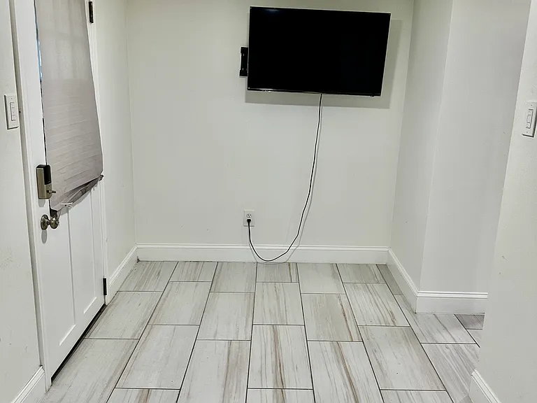 1342 Taylor St NW #BASEMENT — Photo 8