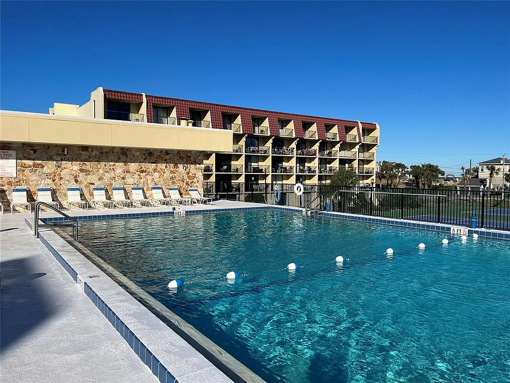 1 bed, 1.0 bath, 590 sqft, $1,800 — Photo 2