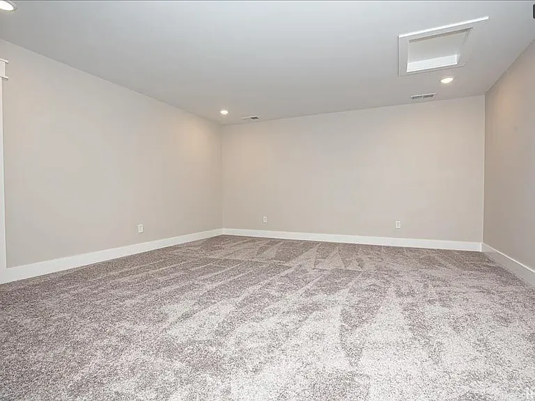 8635 Pebble Creek Dr — Photo 15