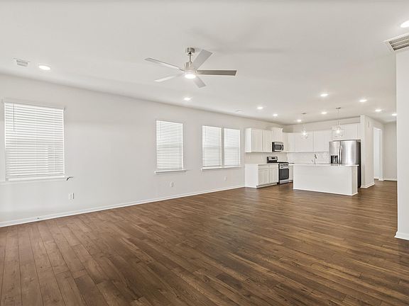 5th image of 1009 Skidaway Dr