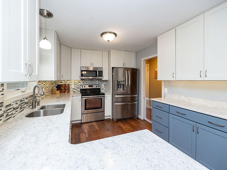 1st image of 209 NW Winterberry St