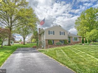 1617 Cressman Cir, Mechanicsburg, PA 17055