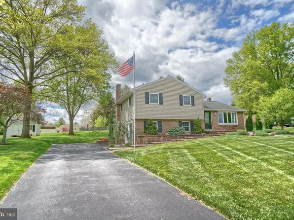 1617 Cressman Cir, Mechanicsburg, PA 17055