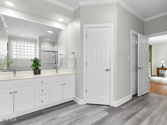 4th image of 128 Walden Road