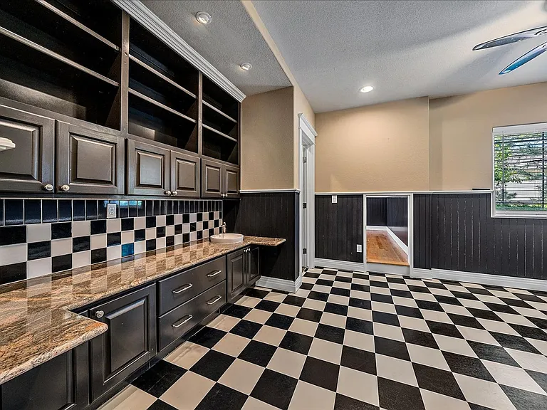 6265 Diamond Ridge Pkwy — Photo 32
