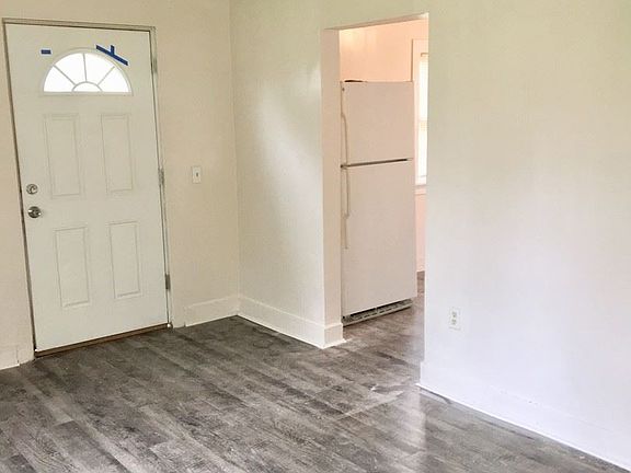 2nd image of 1611 S Northern Blvd #B
