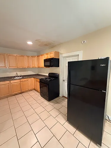 564 Howard Ave #2L Photo 1