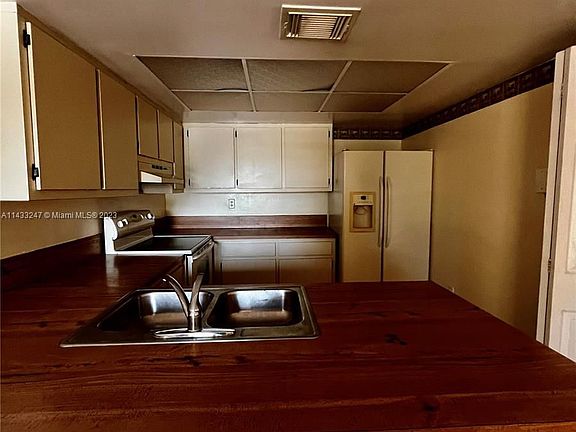 4th image of 10889 NW 7th St APT 22-30