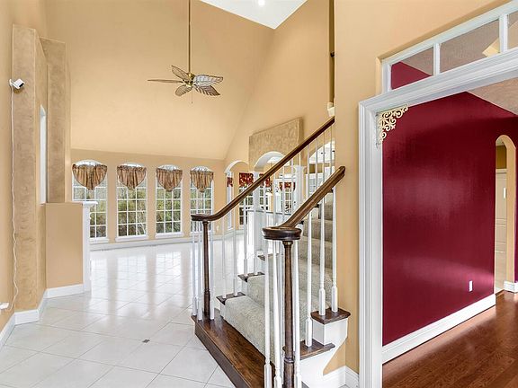 3rd image of 5820 Lexington Cir
