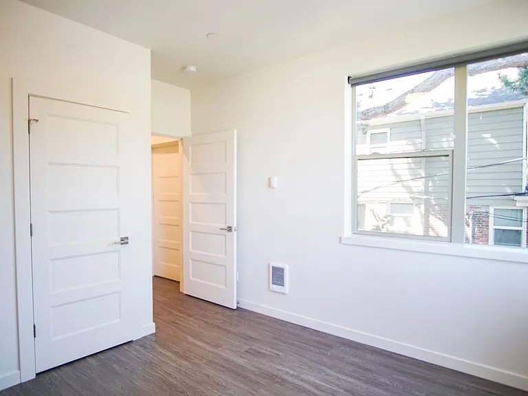 1616 SE Insley St #5 — Photo 9