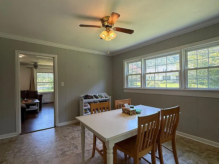 3945 White Oak Dr — Photo 7