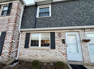 2215 Crew Cir, Dayton, OH 45439