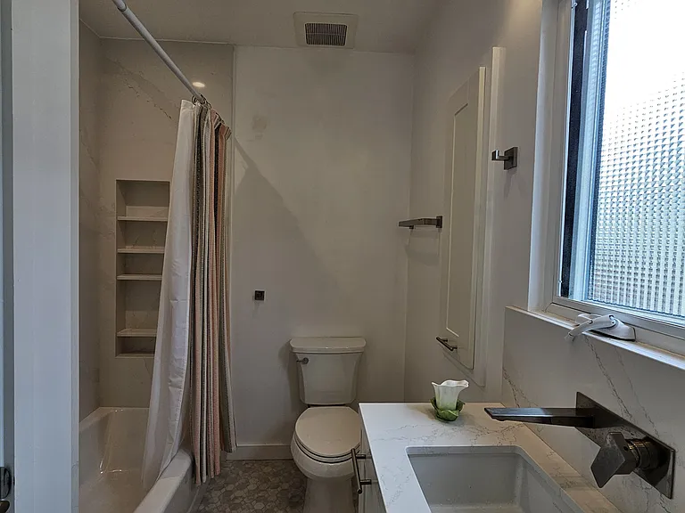 1731 Chapala St #3 — Photo 5