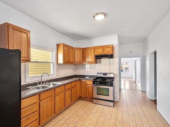 4th image of 2209 N Keeler Ave