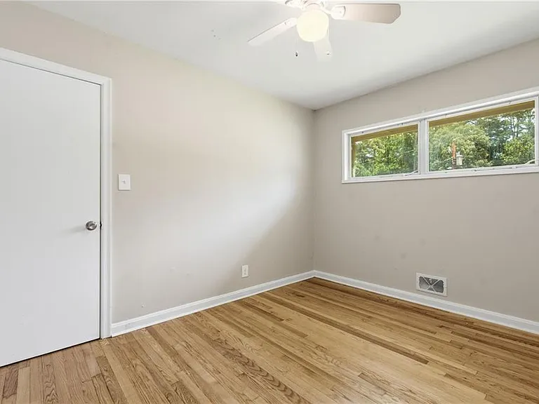 2140 Oakawana Dr NE — Photo 35