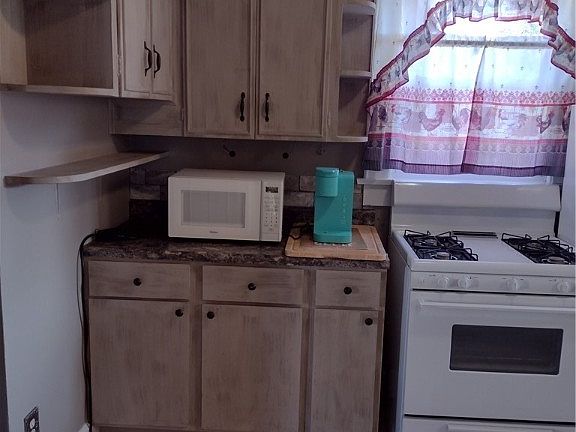 4th image of 1122 Seborn Ave