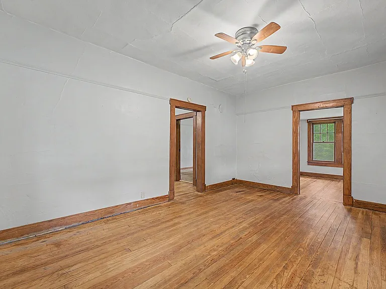 810 King Ave — Photo 9