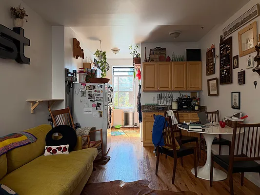 Living room, photo 2