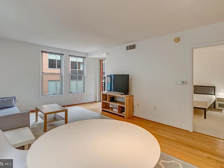 915 E St NW #1001 — Photo 6