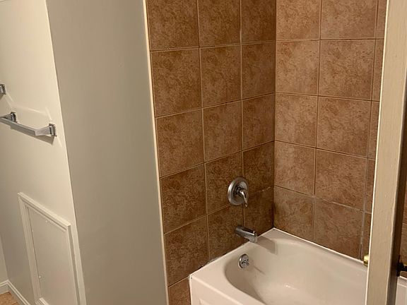 3rd image of 4127 Bucyrus Ave