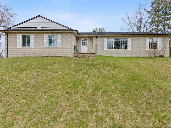 2975 Hadden Rd, Rochester, MI 48306