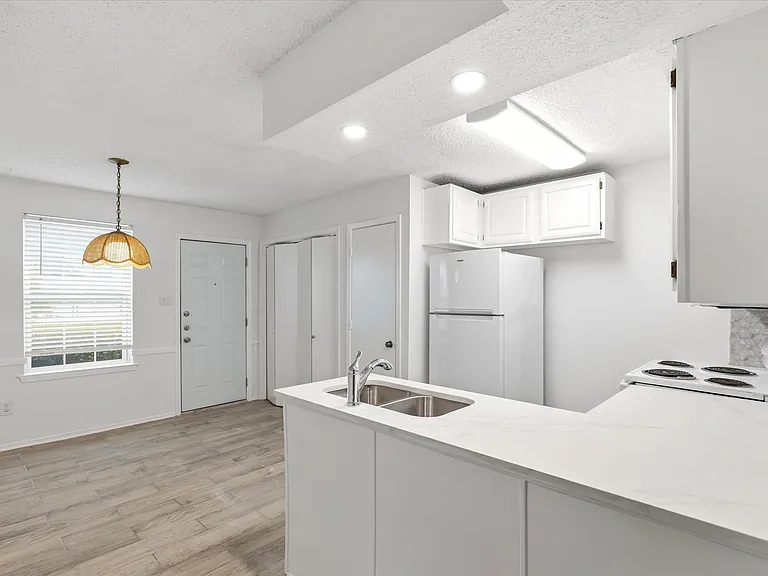 4830 Gatewood Rd — Photo 2