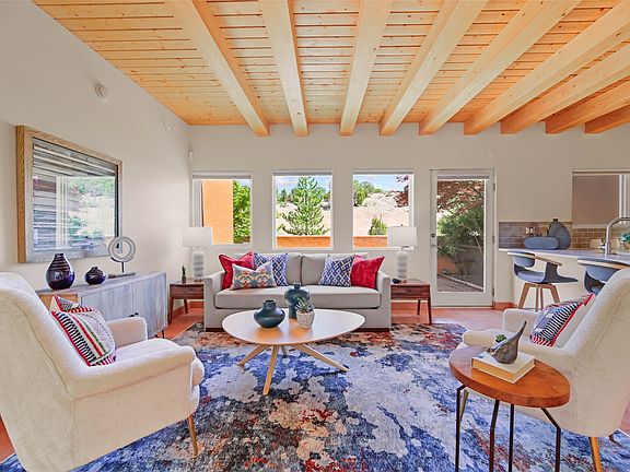 2nd image of 605 Avenida Colima #605