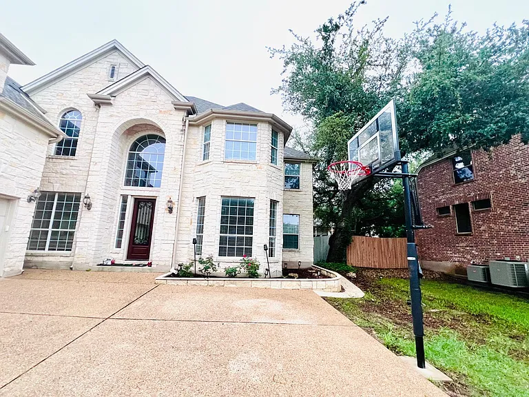 10905 Roy Butler Dr — Photo 5