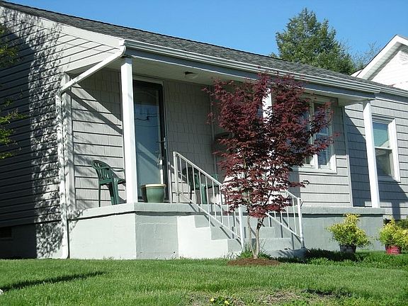 3rd image of 1033 Sherwood Ave SW