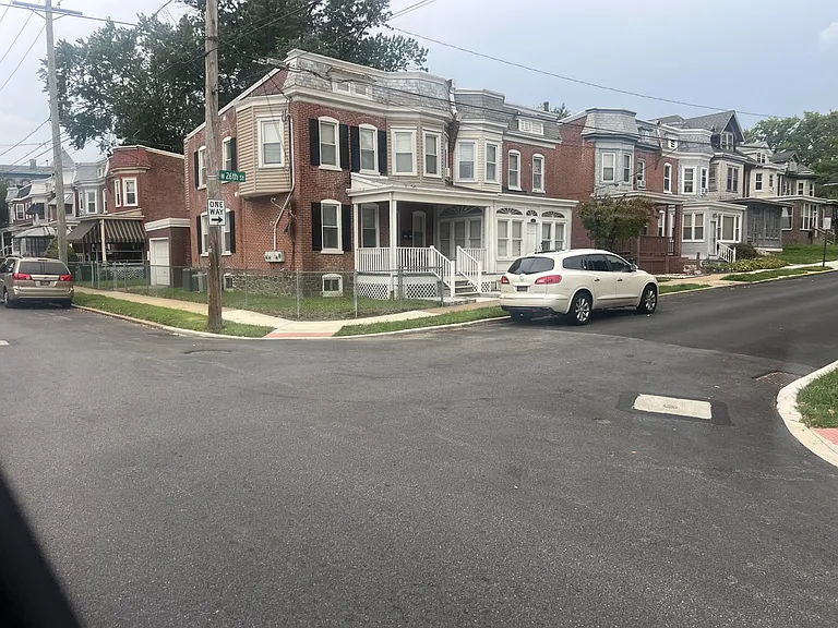 700 W 26th St — Photo 3