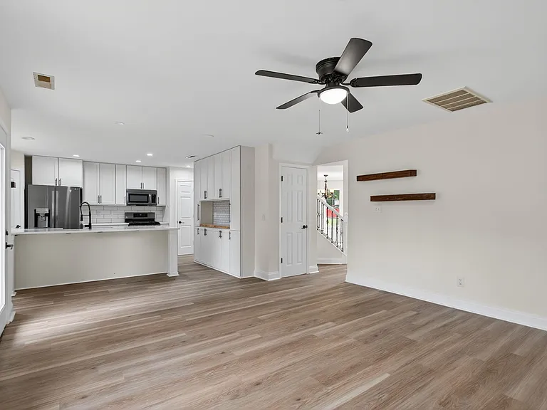3881 Shenandoah Dr — Photo 6